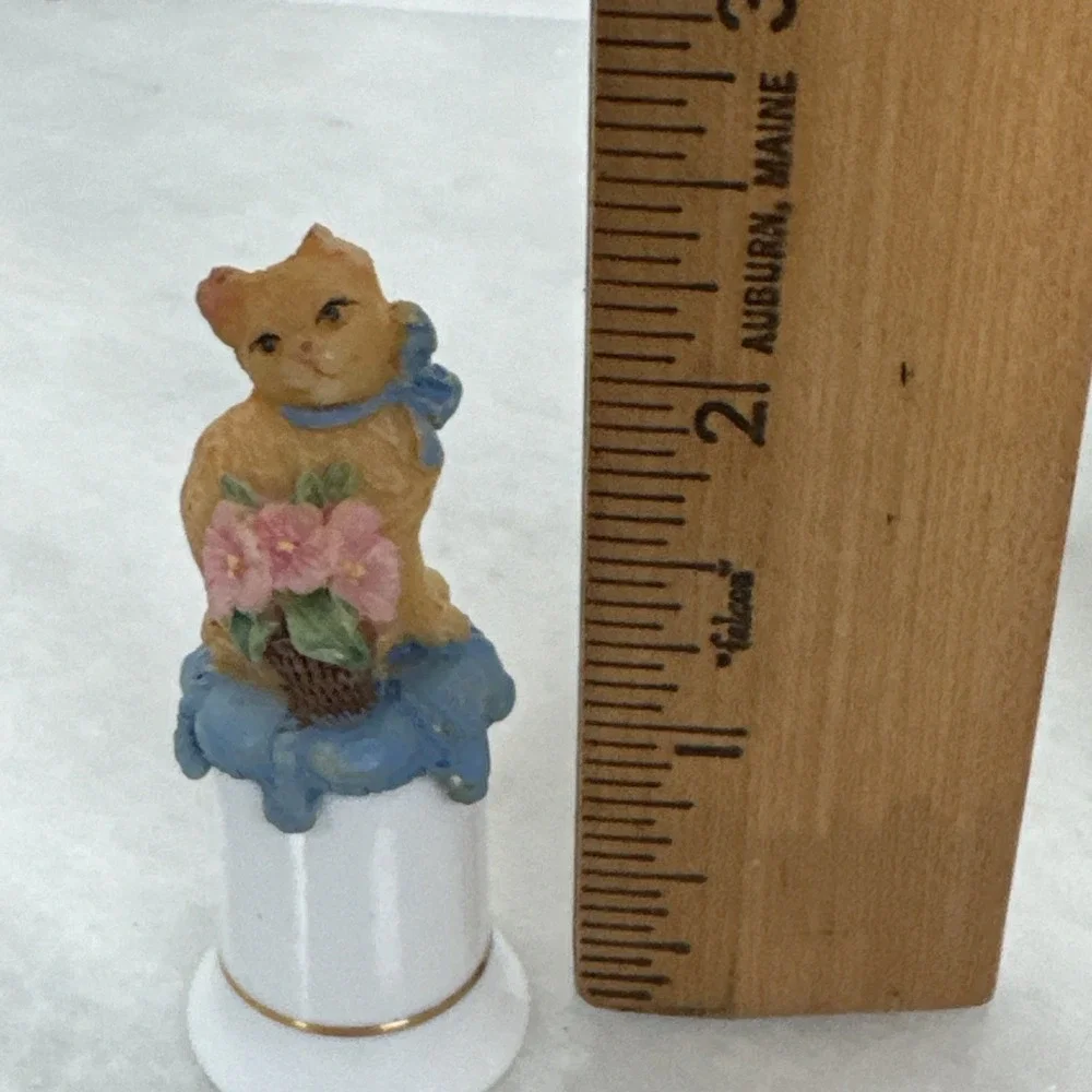 Cat And Flowers Miniature Thimble Figurine - Marked FG